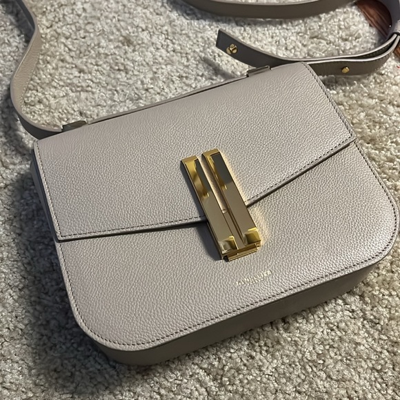 Meet your Posher, Julianne - Picture 3 of 7